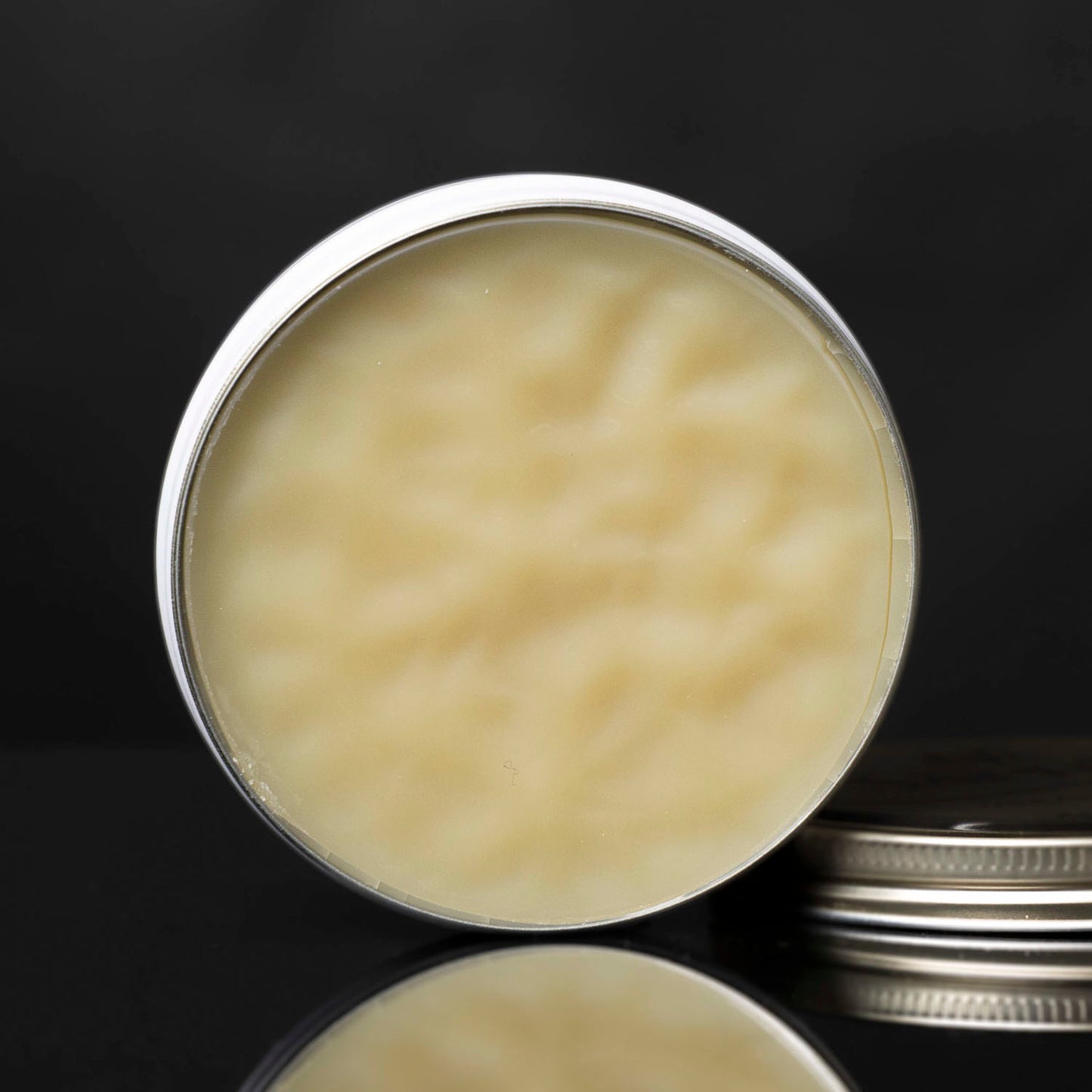 Saphir polish open showing the product